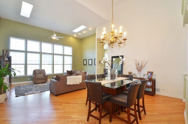 Foto del edificio - 575 Cypress Point Ct