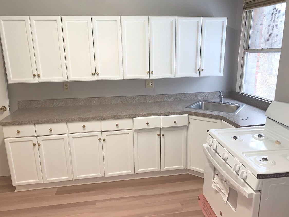 Primary Photo - 3 Bed 1 Bath Home in the Marshall-Shadelan...