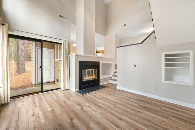 Building Photo - 5 MONTH LEASE 1 Bed 1 Bath End Townhome in...