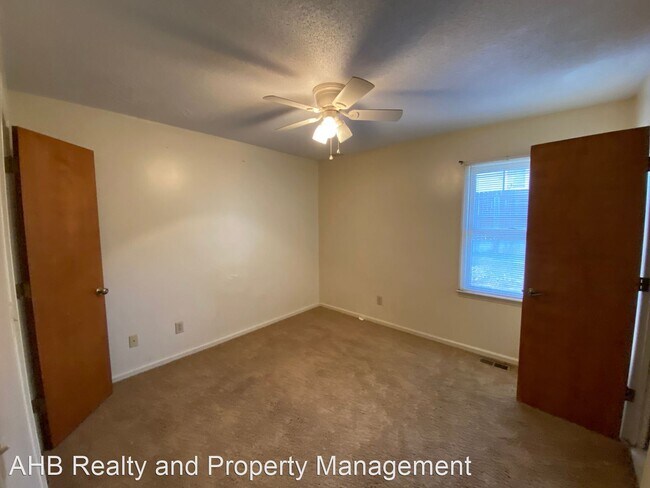 Building Photo - 2 br, 1.5 bath House - 613 Ward St.