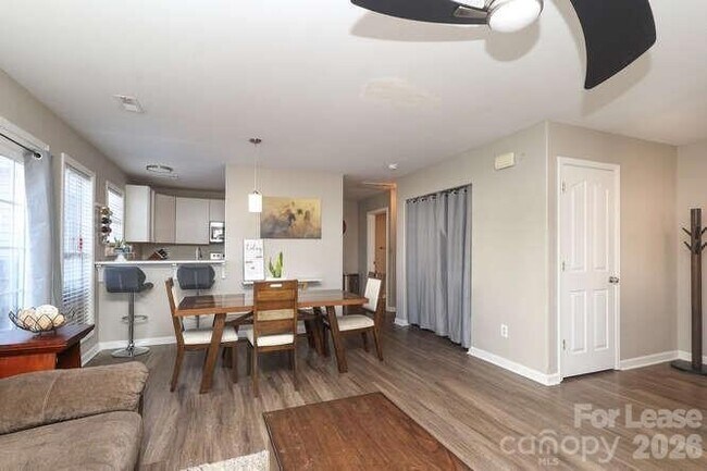 Foto del edificio - 1109 Triece Ln