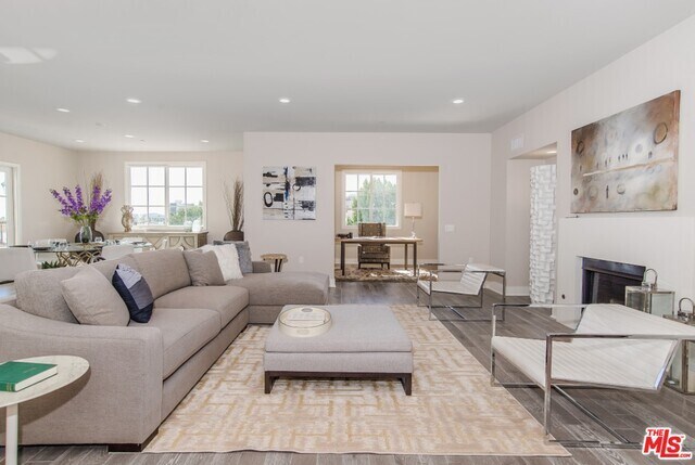 Foto principal - 313 S Reeves Dr