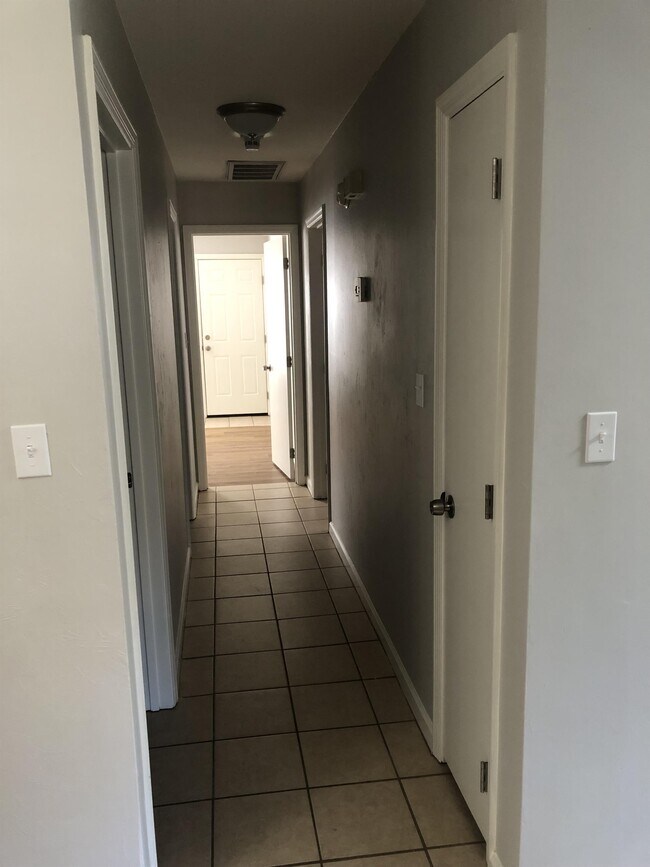 Foto del edificio - 1095 Rockbrook Ct