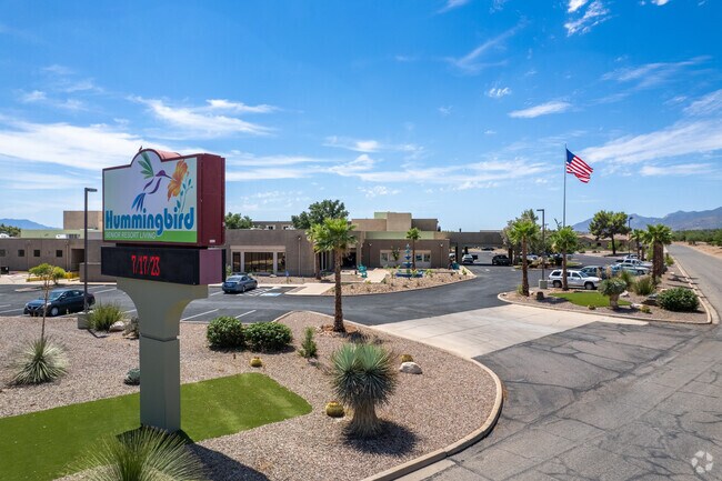 Vista desde Frontage Road - Hummingbird Senior Resort Independent Living