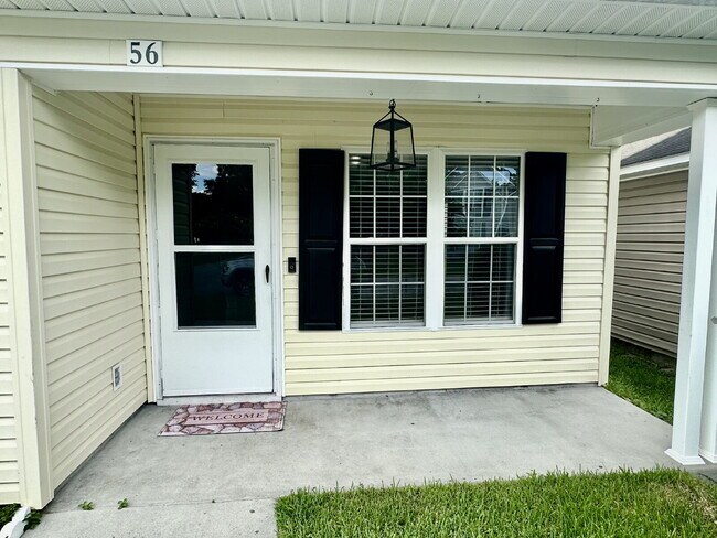 Building Photo - Three Bedroom Updated Single Level Home in...