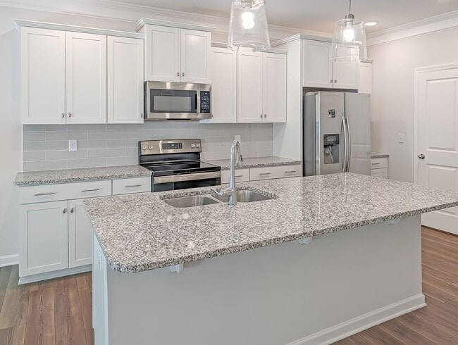 Foto del edificio - Spacious 3 Bed / 2.5 Bath Townhouse with Loft & 1-Car Garage