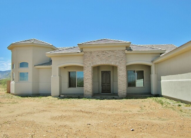 Foto del edificio - 4BR+den/3BA/3CG, 3394 sq.ft. rental on 4 a...
