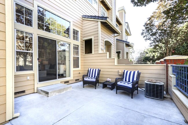 Foto del edificio - 4633 Hampton Falls Pl