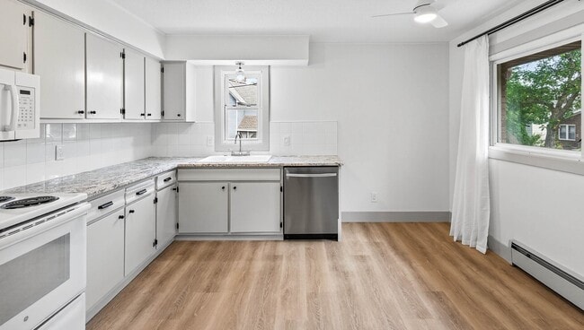 Building Photo - 135 16th Ave NE