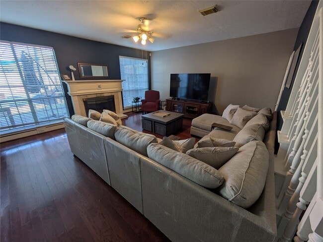 Foto del edificio - 9222 Symphonic Ln