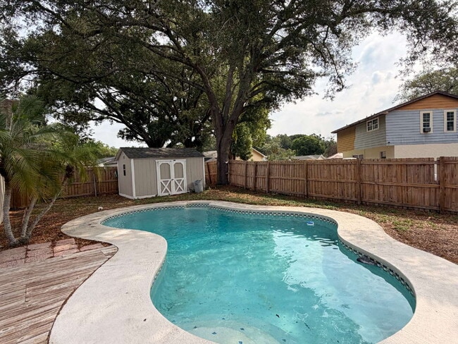 Foto del edificio - PRIVATE POOL HOME | 3 BED / 2 BATH | FENCED YARD | GARAGE | PET FRIENDLY