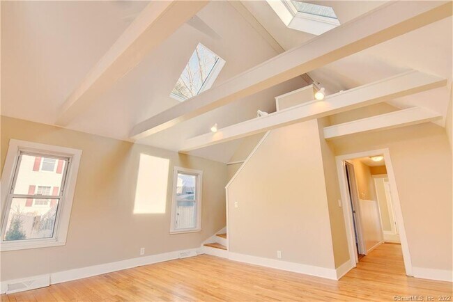 Building Photo - 22 Willow St