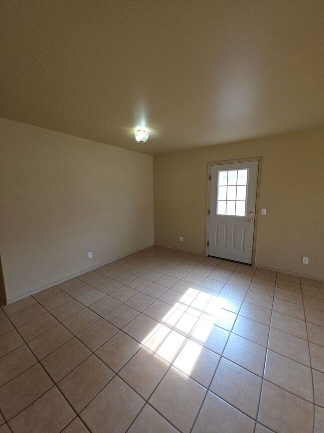 Foto del edificio - 1002 N Greenwich Ave