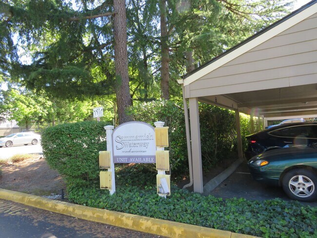 Foto del edificio - Redmond Downtown Charming 530 sf Studio $ 1695.00 includes parking