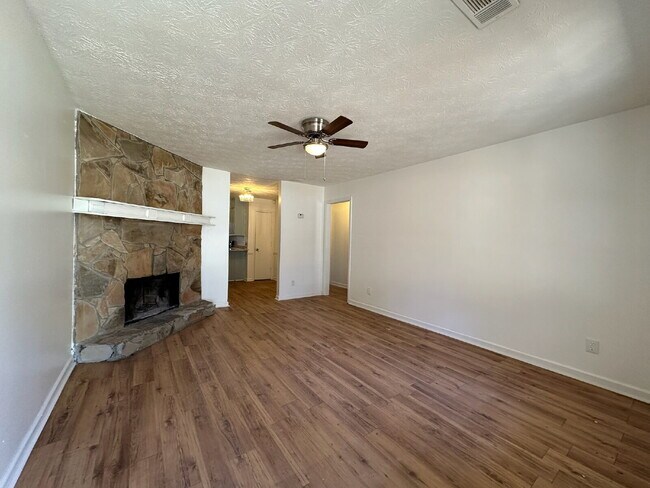 Building Photo - Fully Renovated 2 Bedroom 2 Bath Duplex in Stone Mountain