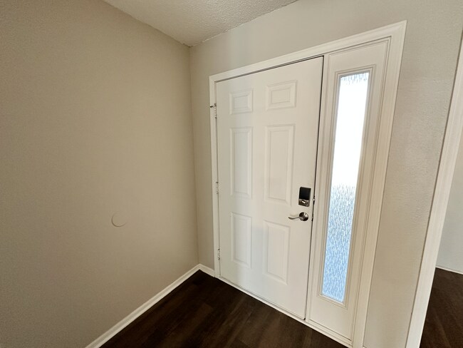 Puerta principal - 2220 SW Rambling Vine Rd