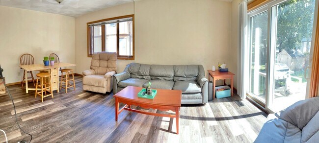 Foto del edificio - 1327/9 Bowen Ct.