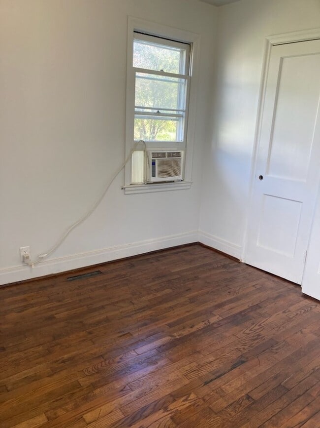 Building Photo - 705 4th St