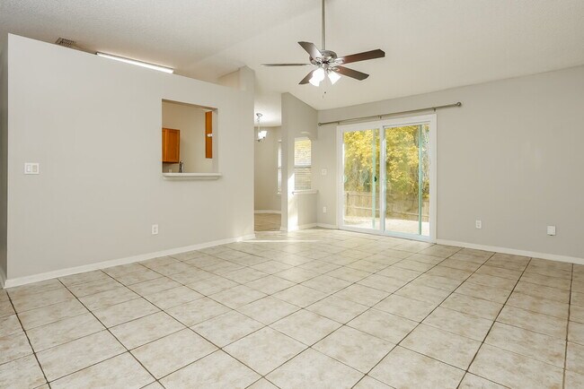 Foto del edificio - 7811 Invermere Blvd N