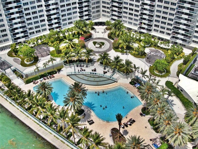 Foto del edificio - 1500 Bay Rd