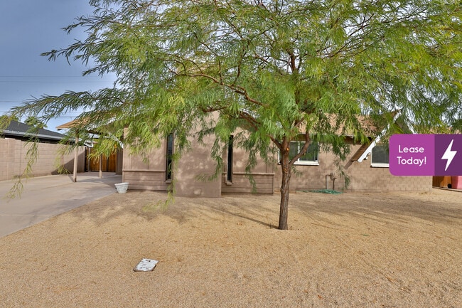 Building Photo - 8306 E Montecito Ave