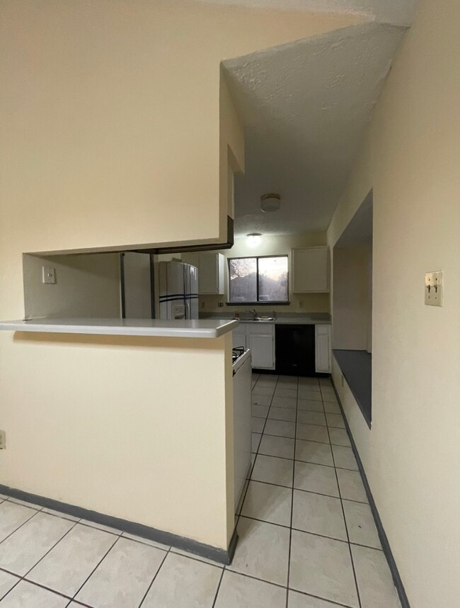 Building Photo - 5204 Beaverbrook Dr