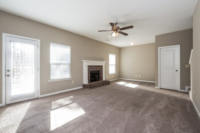 Building Photo - 302 Crescent Woode Dr