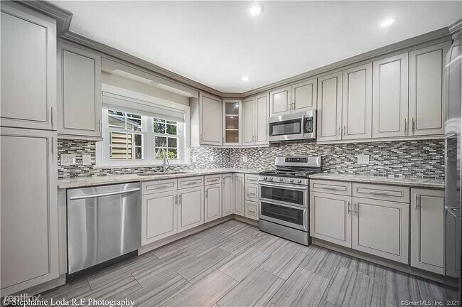 Building Photo - 3 br, 3 bath House - 143 Clark St