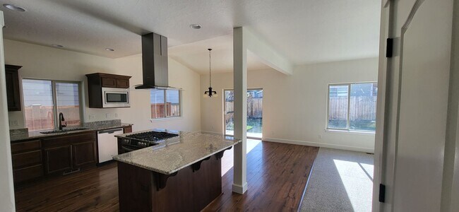 Foto del edificio - 21187 SE Kayla Ct