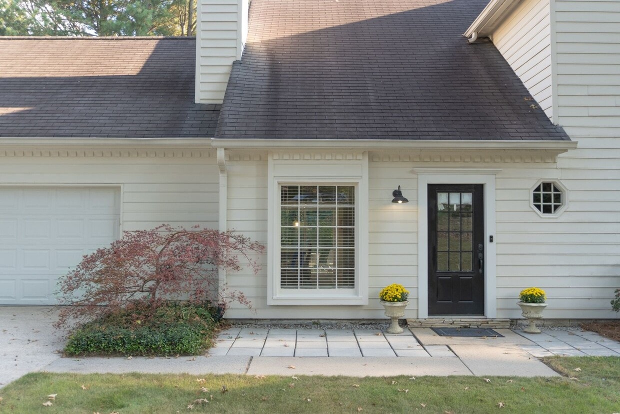 Primary Photo - 1088 Colony Dr
