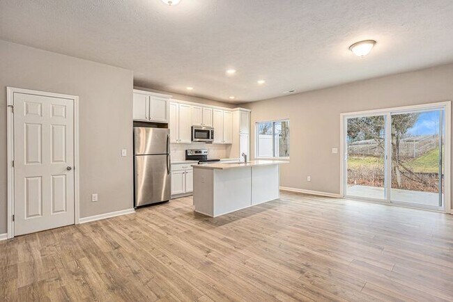Building Photo - 3516 Welden Dr SW