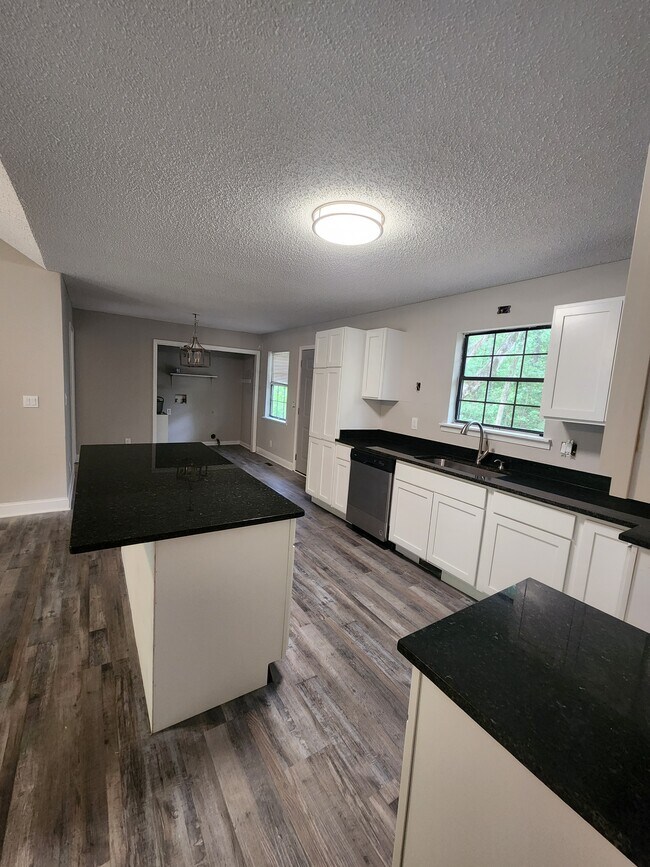Fully new kitchen with granite countertop - 2386 Unaliyi Trl