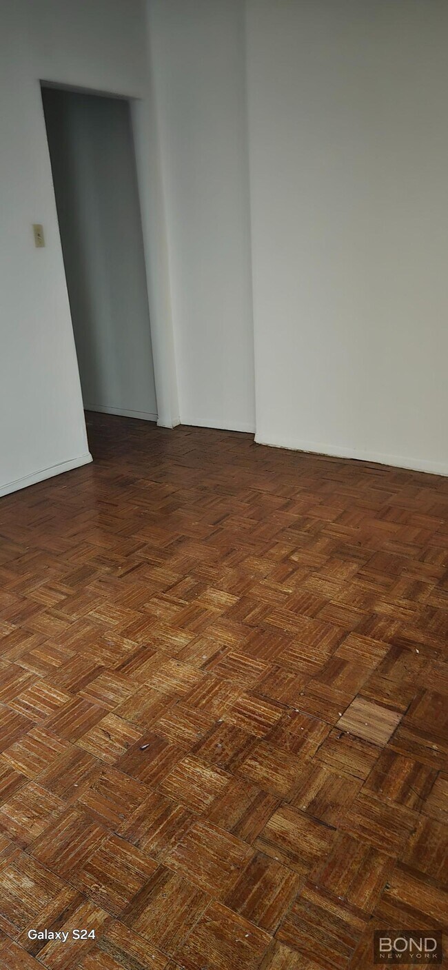 Foto del edificio - 328 E 19th St