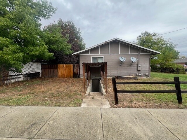 Building Photo - Renovated 1 bedroom in great location