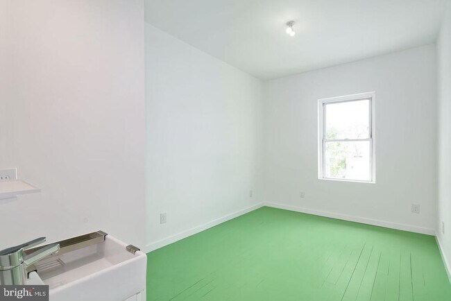 Foto del edificio - 2329 Frankford Ave