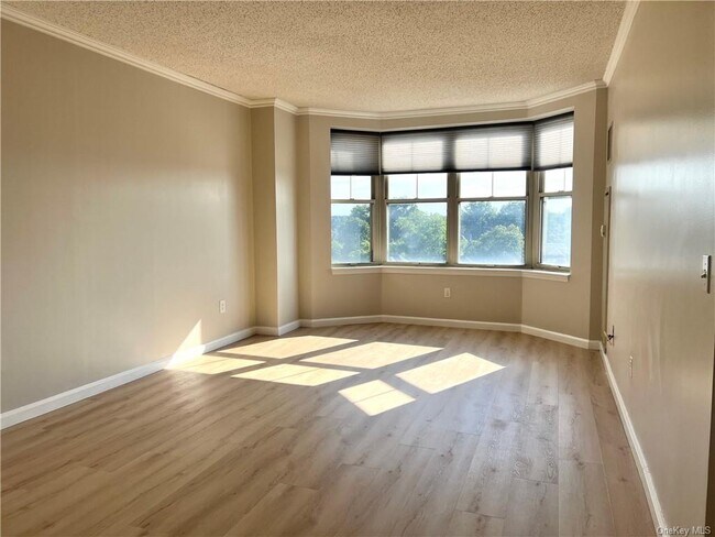 Building Photo - 300 Mamaroneck Ave