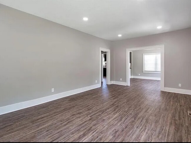 Building Photo - 3437 Country Club Pl