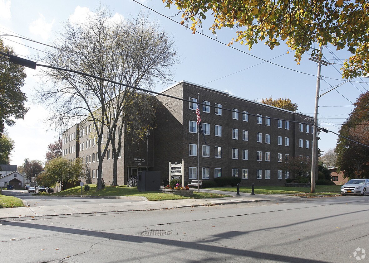Primary Photo - Mid-Town Apartments