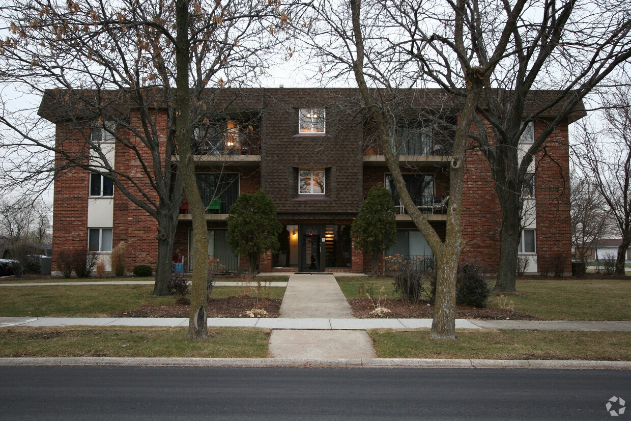 Building Photo - 9100 W 140th St