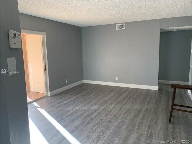 Foto del edificio - 10450 SW 157th Ct