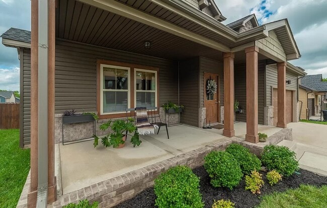 Building Photo - 1335 Golden Eagle Way