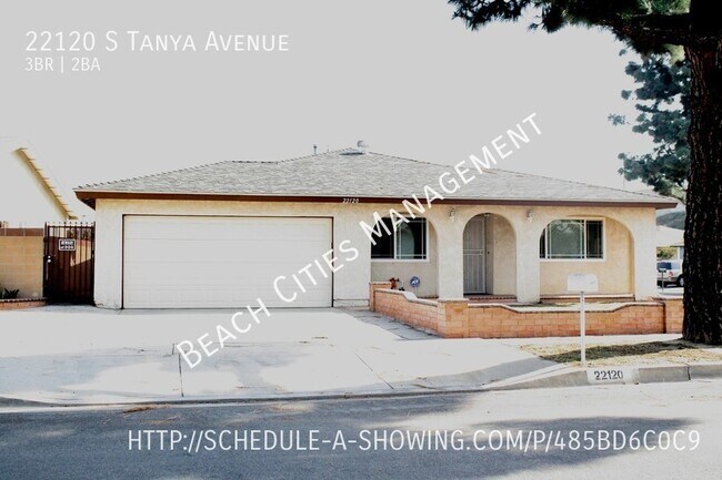 Building Photo - Amazing 3 Bedroom, 2 Bathroom Home with Gr...