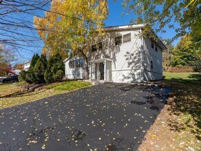 Building Photo - 10 Brooker Dr