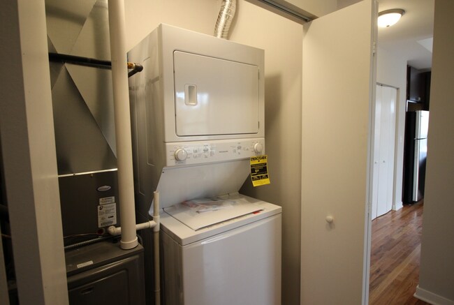 In-Unit Laundry & Central Heat/AC - 4611 N Kedzie Ave
