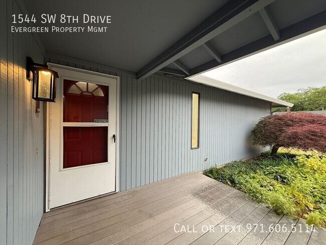 Foto del edificio - 1544 SW 8th Dr