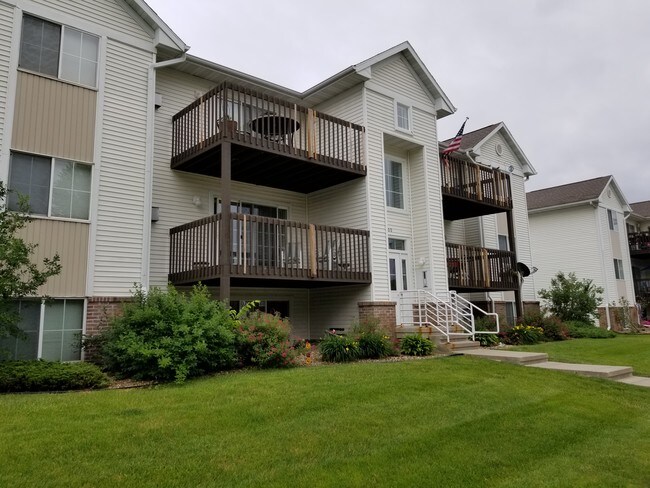 Nice quiet NE side location - 6500 Creekside Dr NE