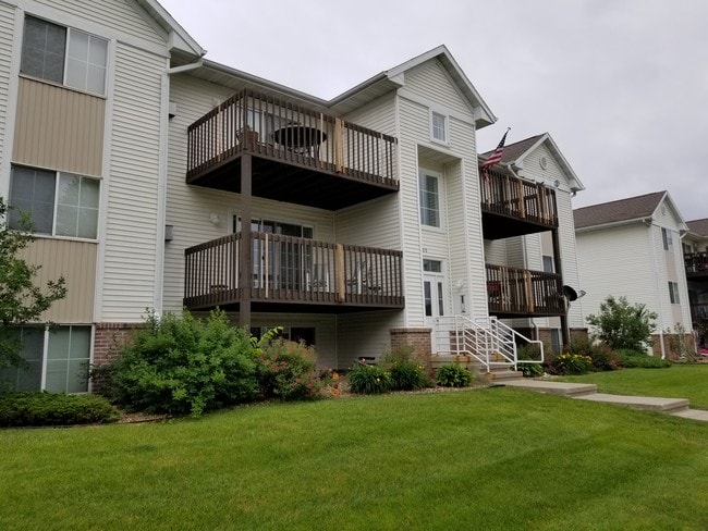 Nice quiet NE side location - 6500 Creekside Dr NE