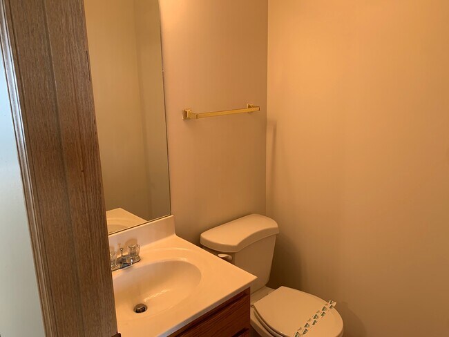 Foto del edificio - 1023 Maple Hill Rd