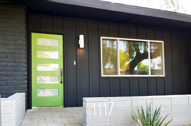 Foto del edificio - 1117 E Nicolet Ave