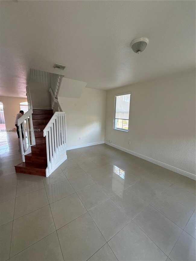 Foto del edificio - 904 SW 154th Path
